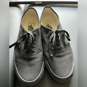 Vans Authentic - Black on black - 9.5